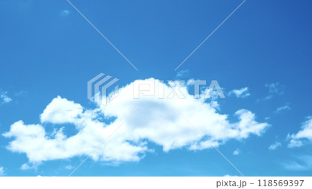 青空に浮かぶ雲 118569397