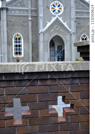 熊本県　天草　教会のブロック塀からも人々の深い信仰を思う 118569624