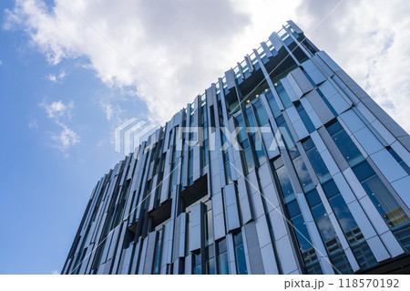 富山市ガラス美術館　富山市立図書館本館 118570192