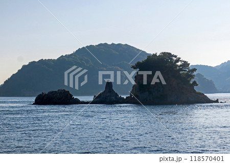 愛媛・松山 夏目漱石の小説「坊ちゃん」にも登場する「四十島」(ターナー島) 愛媛・松山 夏目漱石の小説「坊ちゃん」にも登場する「四十島」(ターナー島) 118570401