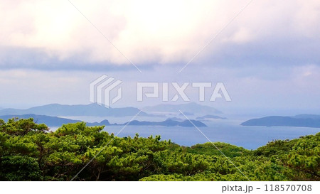 沖縄県慶良間諸島の渡嘉敷島北山から見える海の風景 118570708