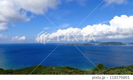 慶良間諸島渡嘉敷島の照山展望台から見える風景 慶良間諸島渡嘉敷島の照山展望台から見える風景 118570801