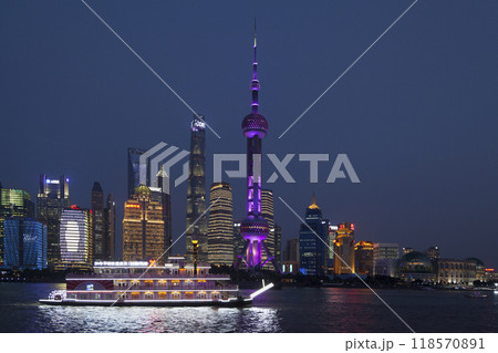The Financial district of Pudong in Shanghai during the blue hour 118570891
