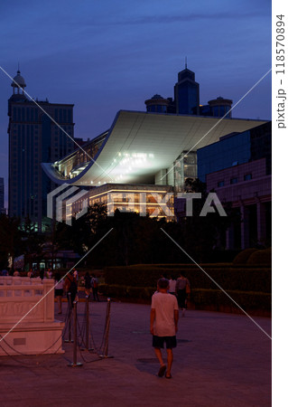 Shanghai Grand Theatre during the blue hour 118570894