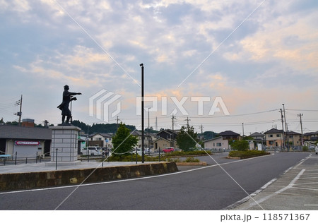 夏の夕暮れの佐原駅前 千葉 夏の夕暮れの佐原駅前 千葉 118571367