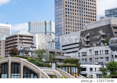 東京麻布台ヒルズ高層ビルの風景 118571646
