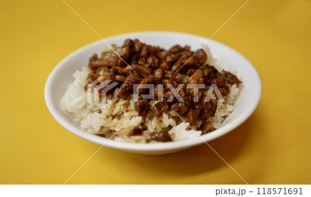 滷肉飯（ルーロー飯） 118571691
