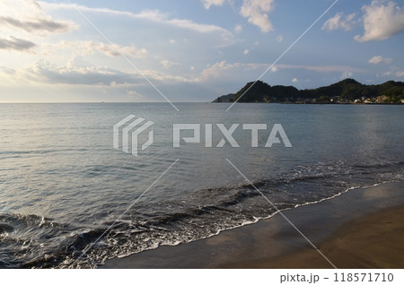 夕暮れの原岡海水浴場　千葉 118571710