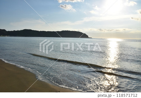 夕暮れの原岡海水浴場　千葉 118571712