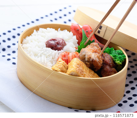 手作りのお弁当 （ 曲げわっぱ ） 118571873