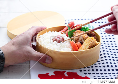手作りのお弁当 ( 曲げわっぱ ) 手作りのお弁当 ( 曲げわっぱ ) 118571888