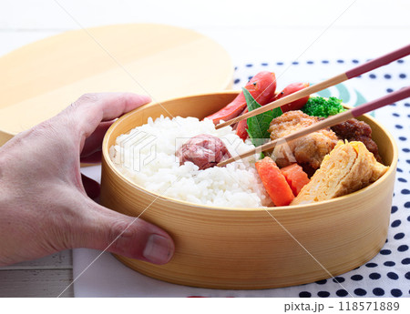 手作りのお弁当 ( 曲げわっぱ ) 手作りのお弁当 ( 曲げわっぱ ) 118571889