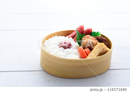 手作りのお弁当 ( 曲げわっぱ ) 手作りのお弁当 ( 曲げわっぱ ) 118571890