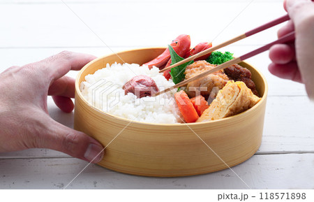 手作りのお弁当 ( 曲げわっぱ ) 手作りのお弁当 ( 曲げわっぱ ) 118571898