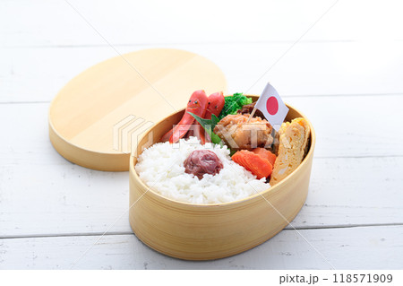 手作りのお弁当 （ 曲げわっぱ ） 118571909