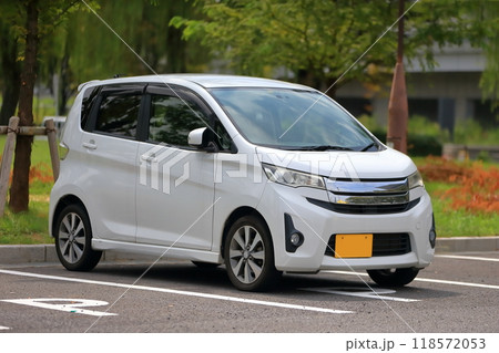 白い軽自動車　イメージ 118572053