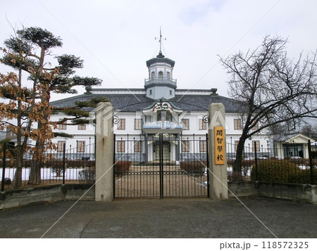 長野県松本市の旧開智学校 118572325