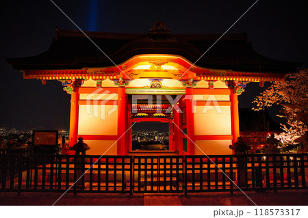 清水寺夜間特別拝観2023年桜の季節 118573317