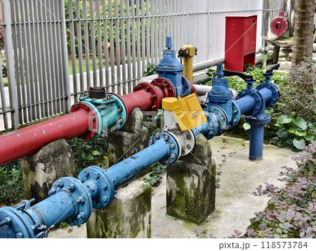 A collection of pipes is interconnected with each other 118573784