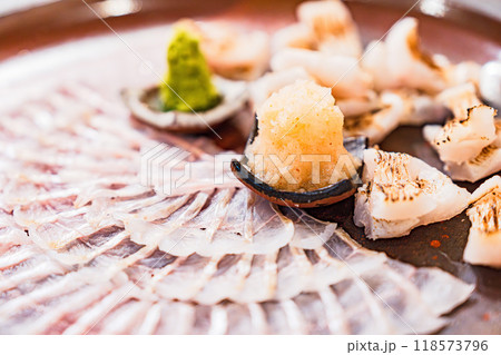 伝助穴子 ( でんすけ あなご )の 刺身 と 焼き霜造り 【 明石 淡路島 の 名物料理 】 伝助穴子 ( でんすけ あなご )の 刺身 と 焼き霜造り 【 明石 淡路島 の 名物料理 】 118573796