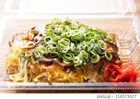 おいしい葱のせ焼きそば入りお好み焼き おいしい葱のせ焼きそば入りお好み焼き 118573827