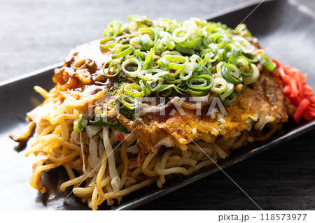 おいしいネギのせ焼きそば入りお好み焼き おいしいネギのせ焼きそば入りお好み焼き 118573977