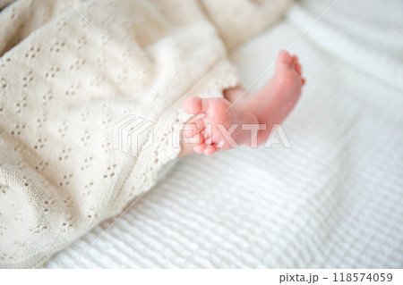 生まれたての赤ちゃん 118574059