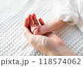 生まれたての赤ちゃん 118574062