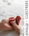 生まれたての赤ちゃん 118574081