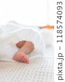 生まれたての赤ちゃん 118574093