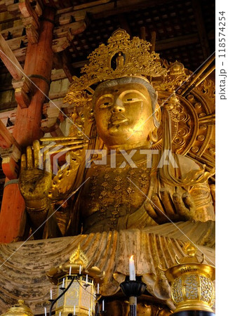 奈良東大寺金堂の如意輪観音像 奈良東大寺金堂の如意輪観音像 118574254
