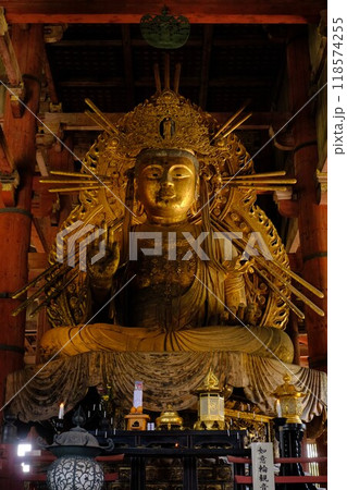 奈良東大寺金堂の如意輪観音像 奈良東大寺金堂の如意輪観音像 118574255