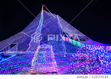 【東京都】よみうりランドのゼウスの宮廷の夜景（ジュエルミネーション） 118574318