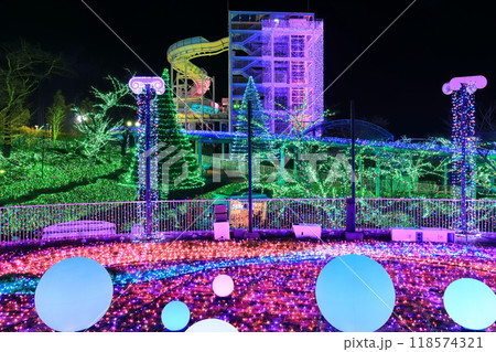 【東京都】よみうりランドのジュエリー・タワーの夜景(ジュエルミネーション) 【東京都】よみうりランドのジュエリー・タワーの夜景(ジュエルミネーション) 118574321