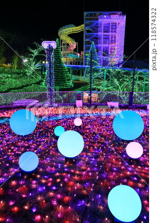 【東京都】よみうりランドのジュエリー・タワーの夜景（ジュエルミネーション） 118574322