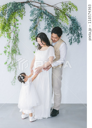 ファミリーウェディング 118574363