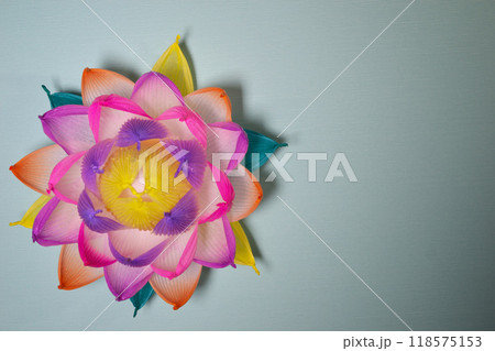 紙で作った蓮の花 紙で作った蓮の花 118575153
