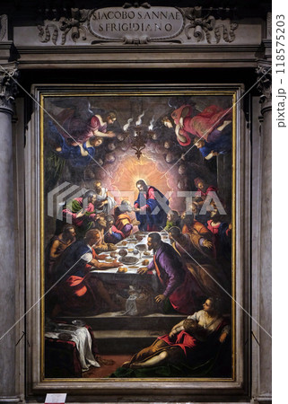 Altarpiece depicting the Last Supper by Tintoretto in Cathedral of St. Martin in Lucca, Italy 118575203