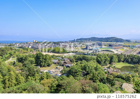 彦根市、彦根城の着見台（月見台）から眺める琵琶湖と彦根の街並み 118575262