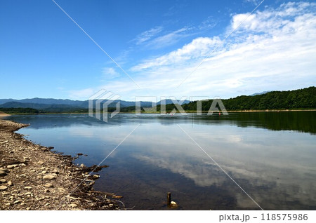初秋の御所湖 118575986