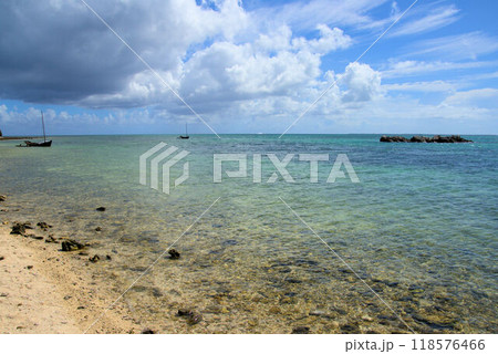 竹富島　カイジ浜の風景 118576466