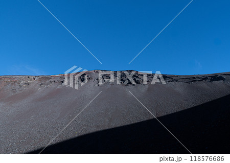 富士山の噴火口 宝永第一火口 富士山の噴火口 宝永第一火口 118576686