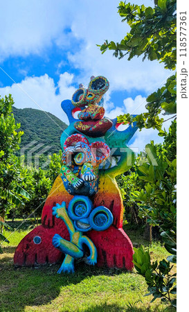 石垣島の巨大シーサー　風景 118577361