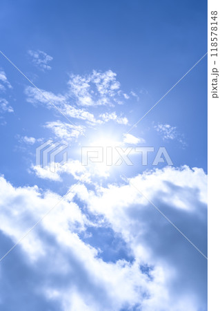夏の空と太陽と雲 横浜 夏の空と太陽と雲 横浜 118578148