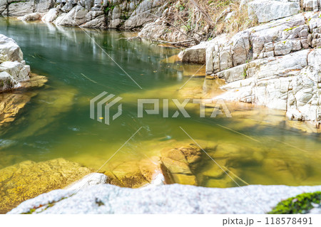 奥津渓の秋 渓谷の流れ1 岡山県苫田郡鏡野町 奥津渓の秋 渓谷の流れ1 岡山県苫田郡鏡野町 118578491