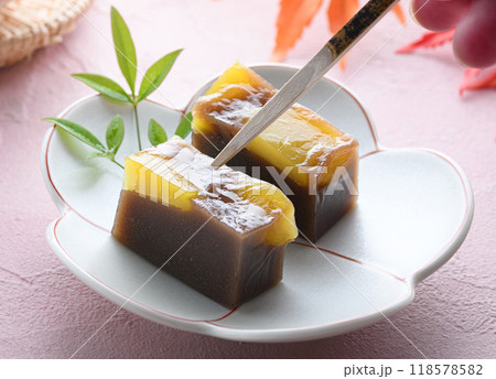 日本を代表する和菓子 羊羹 （ 栗蒸し羊羹 ） 118578582