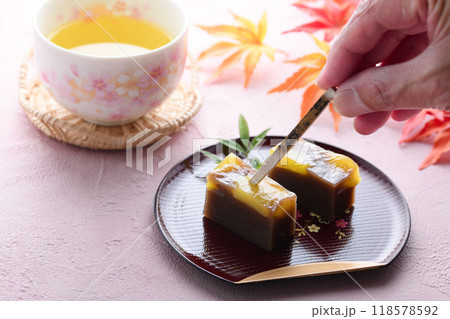 日本を代表する和菓子 羊羹 ( 栗蒸し羊羹 ) 日本を代表する和菓子 羊羹 ( 栗蒸し羊羹 ) 118578592