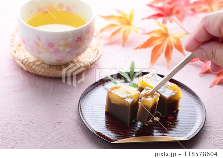 日本を代表する和菓子 羊羹 ( 栗蒸し羊羹 ) 日本を代表する和菓子 羊羹 ( 栗蒸し羊羹 ) 118578604