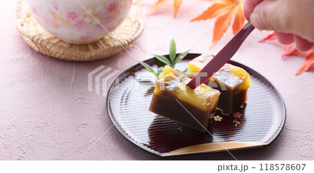 日本を代表する和菓子 羊羹 （ 栗蒸し羊羹 ） 118578607