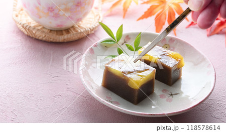 日本を代表する和菓子 羊羹 ( 栗蒸し羊羹 ) 日本を代表する和菓子 羊羹 ( 栗蒸し羊羹 ) 118578614